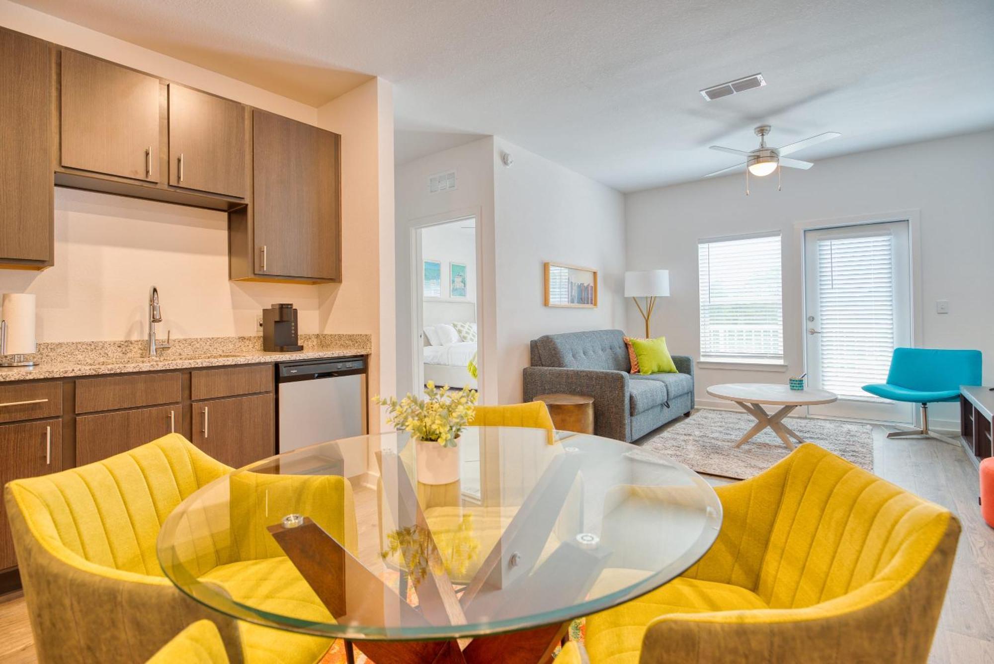 Grand Two Bedroom Two Bathroom Apartment With Balcony Гейнсвилл Экстерьер фото